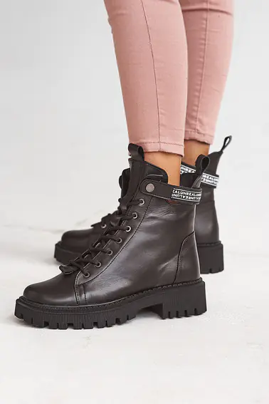 Женские ботинки кожаные зимние черные Vikont 45-06-19 на меху фото 1 — интернет-магазин Tapok