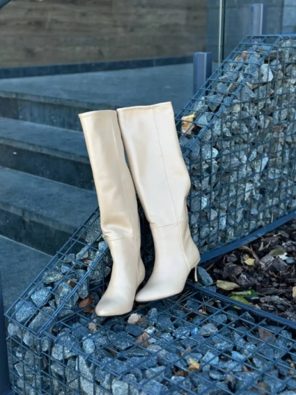 Сапоги-трубы женские кожаные песочные на небольшом каблуке зимние фото 20 — интернет-магазин Tapok