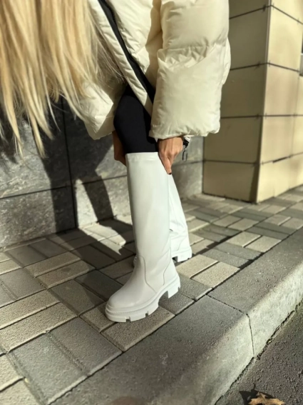 Сапоги женские кожаные белого цвета демисезонные фото 13 — интернет-магазин Tapok