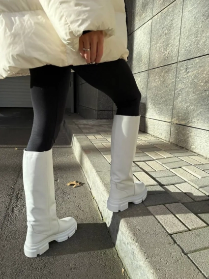 Сапоги женские кожаные белого цвета демисезонные фото 15 — интернет-магазин Tapok