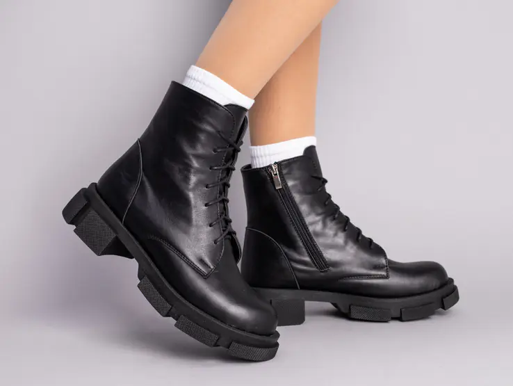 Ботинки женские кожаные черные на шнурках и с замком зимние фото 1 — интернет-магазин Tapok