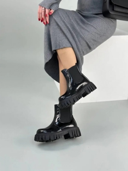Черевики жіночі шкіра наплак чорного кольору на чорній підошві зимові фото 13 — інтернет-магазин Tapok