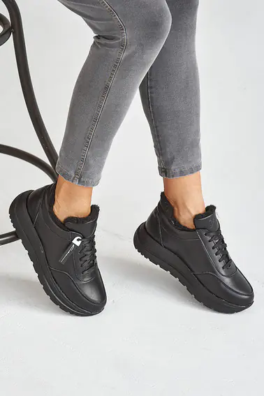 Жіночі кросівки шкіряні зимові чорні Yuves 8011 на хутрі фото 10 — інтернет-магазин Tapok