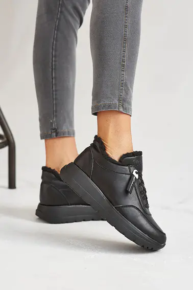 Жіночі кросівки шкіряні зимові чорні Yuves 8011 на хутрі фото 13 — інтернет-магазин Tapok