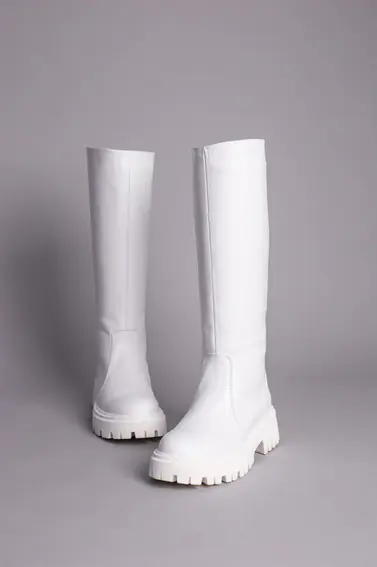 Чоботи-труби жіночі шкіряні білого кольору зимові фото 7 — інтернет-магазин Tapok