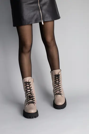 Ботинки женские кожаные цвета латте зимние фото 5 — интернет-магазин Tapok