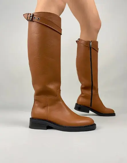 Чоботи жіночі шкіряні коричневого кольору з ремінцем без каблука зимові фото 2 — інтернет-магазин Tapok