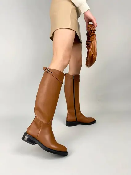 Сапоги женские кожаные коричневого цвета с ремешком без каблука зимние фото 3 — интернет-магазин Tapok