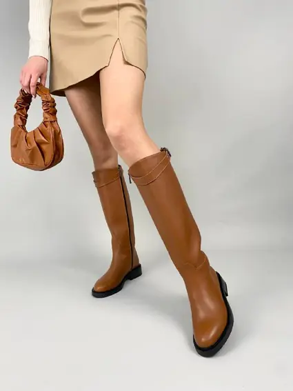 Чоботи жіночі шкіряні коричневого кольору з ремінцем без каблука зимові фото 5 — інтернет-магазин Tapok