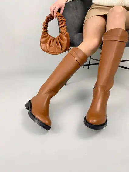 Чоботи жіночі шкіряні коричневого кольору з ремінцем без каблука зимові фото 7 — інтернет-магазин Tapok