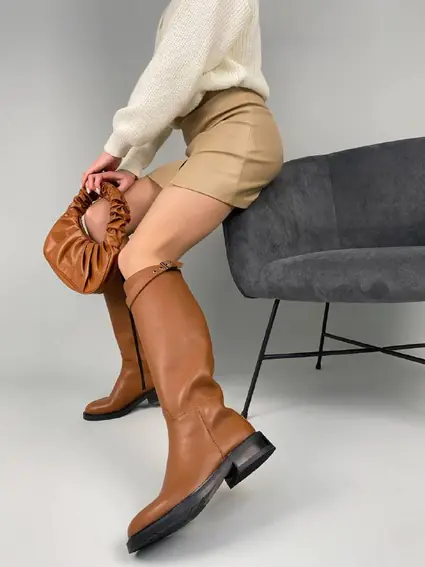 Чоботи жіночі шкіряні коричневого кольору з ремінцем без каблука зимові фото 9 — інтернет-магазин Tapok