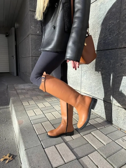 Чоботи жіночі шкіряні коричневого кольору з ремінцем без каблука зимові фото 14 — інтернет-магазин Tapok
