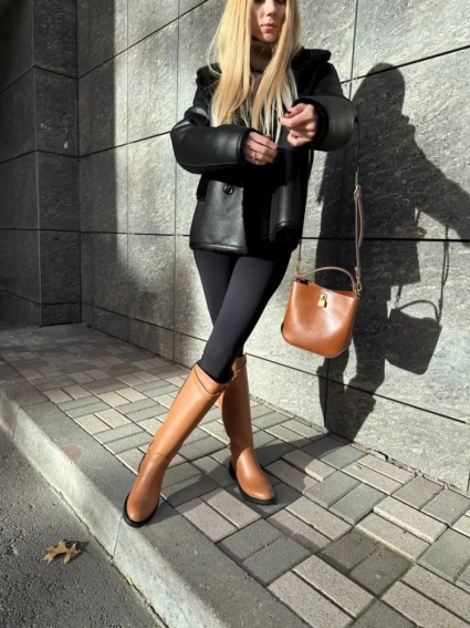Сапоги женские кожаные коричневого цвета с ремешком без каблука зимние фото 19 — интернет-магазин Tapok