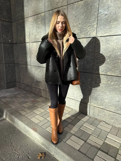 Чоботи жіночі шкіряні коричневого кольору з ремінцем без каблука зимові фото 21 — інтернет-магазин Tapok
