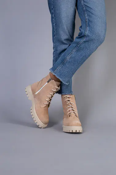 Ботинки женские замшевые пудровые на шнурках и с замком зимние фото 3 — интернет-магазин Tapok