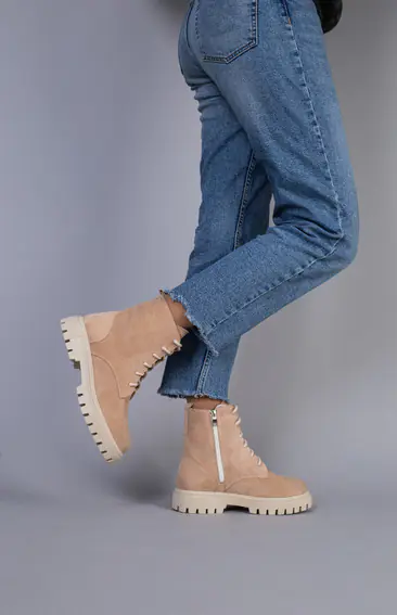 Ботинки женские замшевые пудровые на шнурках и с замком зимние фото 4 — интернет-магазин Tapok