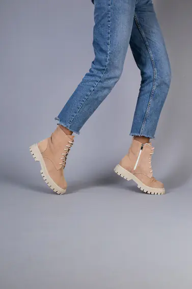 Ботинки женские замшевые пудровые на шнурках и с замком зимние фото 5 — интернет-магазин Tapok