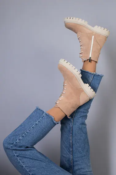 Ботинки женские замшевые пудровые на шнурках и с замком зимние фото 8 — интернет-магазин Tapok