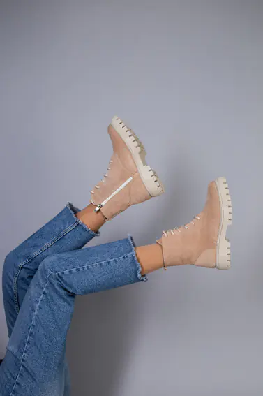 Ботинки женские замшевые пудровые на шнурках и с замком зимние фото 9 — интернет-магазин Tapok