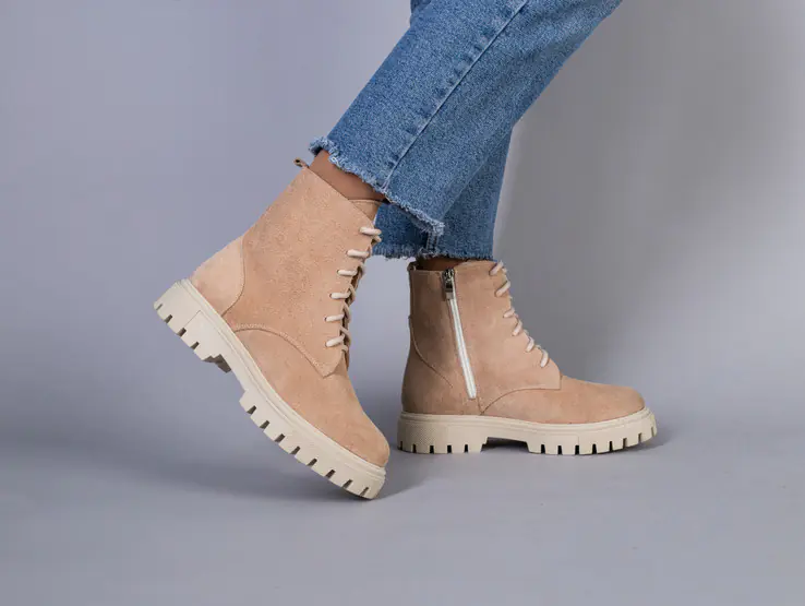 Ботинки женские замшевые пудровые на шнурках и с замком зимние фото 14 — интернет-магазин Tapok