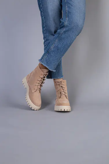 Ботинки женские замшевые пудровые на шнурках зимние фото 3 — интернет-магазин Tapok