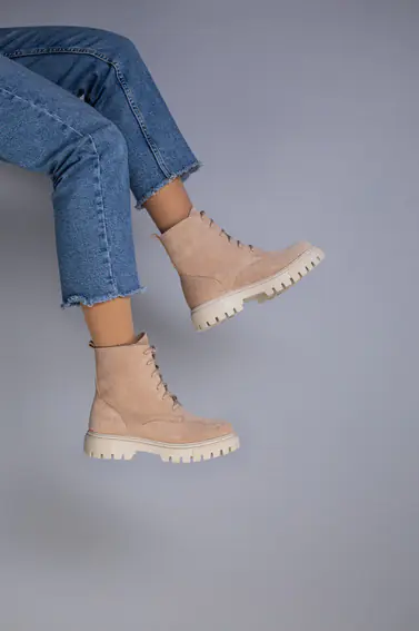 Ботинки женские замшевые пудровые на шнурках зимние фото 10 — интернет-магазин Tapok