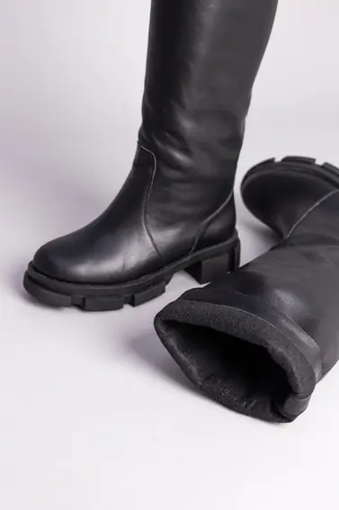 Сапоги женские кожаные черного цвета демисезонные фото 12 — интернет-магазин Tapok