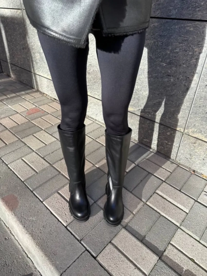 Сапоги женские кожаные черного цвета демисезонные фото 16 — интернет-магазин Tapok