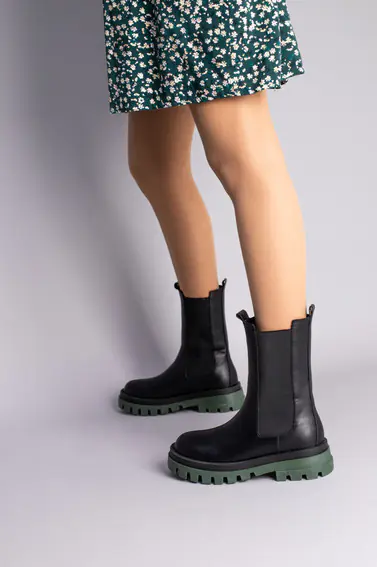 Ботинки женские кожаные черные на резинках с зеленой подошвой зимние фото 2 — интернет-магазин Tapok