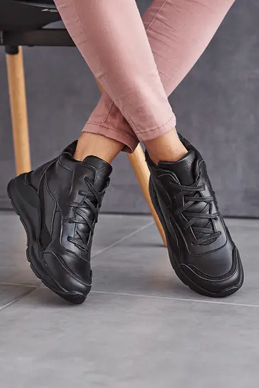 Жіночі кросівки зимові шкіряні чорні Yuves 1780 на хутрі фото 1 — інтернет-магазин Tapok