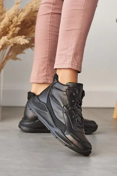 Жіночі кросівки зимові шкіряні чорні Yuves 1780 на хутрі фото 4 — інтернет-магазин Tapok