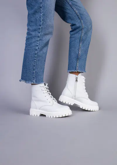 Ботинки женские кожаные белые на шнурках и с замком на цигейке фото 2 — интернет-магазин Tapok