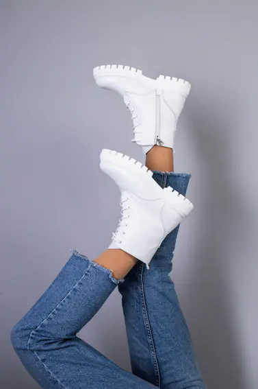 Ботинки женские кожаные белые на шнурках и с замком на цигейке фото 9 — интернет-магазин Tapok
