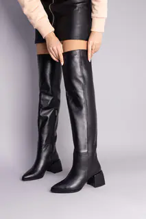 Ботфорты женские кожаные черного цвета с обтянутым каблуком зимние