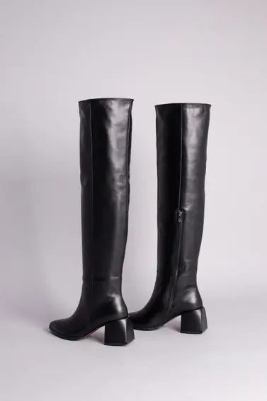 Ботфорти жіночі шкіряні чорного кольору з зимовими каблуком. фото 7 — інтернет-магазин Tapok