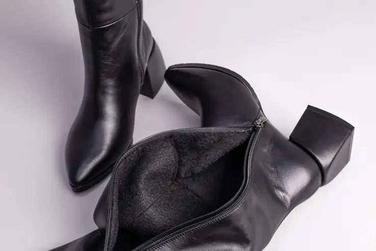 Ботфорты женские кожаные черного цвета с обтянутым каблуком зимние фото 8 — интернет-магазин Tapok