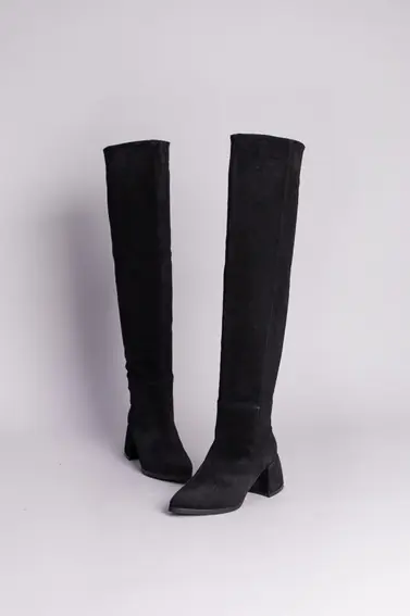 Ботфорти жіночі замшеві чорного кольору з зимовими каблуком. фото 7 — інтернет-магазин Tapok
