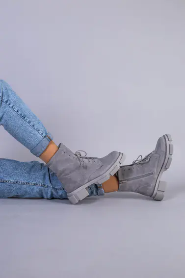 Черевики жіночі замшеві сірого кольору на шнурках та із замком зимові фото 6 — інтернет-магазин Tapok