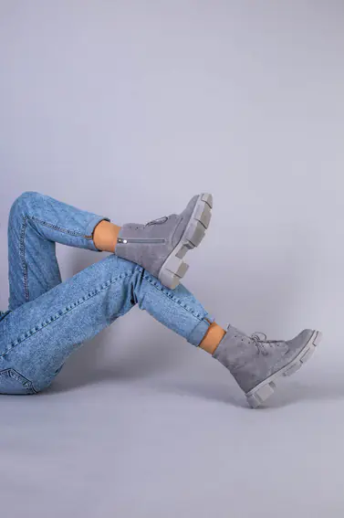Ботинки женские замшевые серого цвета на шнурках и с замком зимние фото 7 — интернет-магазин Tapok