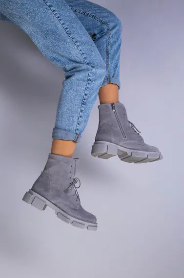 Черевики жіночі замшеві сірого кольору на шнурках та із замком зимові фото 9 — інтернет-магазин Tapok