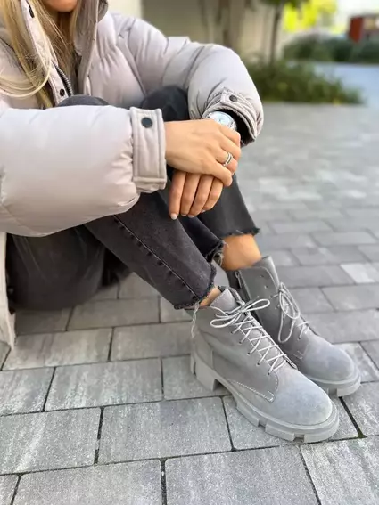 Черевики жіночі замшеві сірого кольору на шнурках та із замком зимові фото 15 — інтернет-магазин Tapok