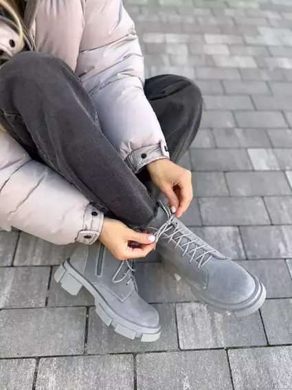 Ботинки женские замшевые серого цвета на шнурках и с замком зимние фото 16 — интернет-магазин Tapok