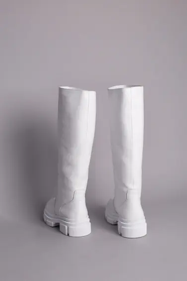 Сапоги женские кожаные белого цвета демисезонные фото 8 — интернет-магазин Tapok