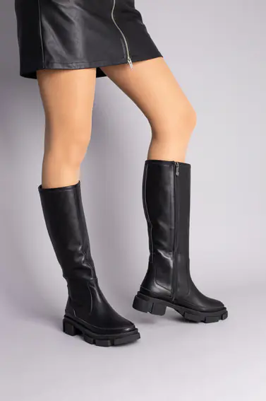 Сапоги женские кожаные черного цвета на низком ходу фото 1 — интернет-магазин Tapok