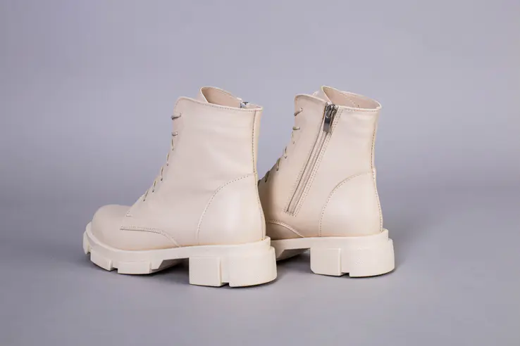 Ботинки женские кожаные молочного цвета на шнурках и с замком зимние фото 15 — интернет-магазин Tapok