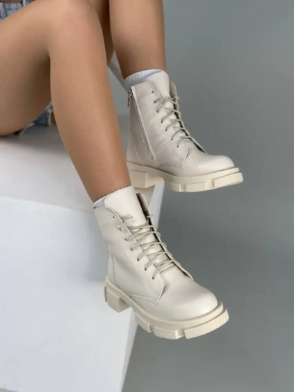 Ботинки женские кожаные молочного цвета на шнурках и с замком зимние фото 19 — интернет-магазин Tapok