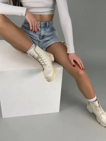 Черевики жіночі шкіряні молочного кольору на шнурках та із замком зимові фото 20 — інтернет-магазин Tapok
