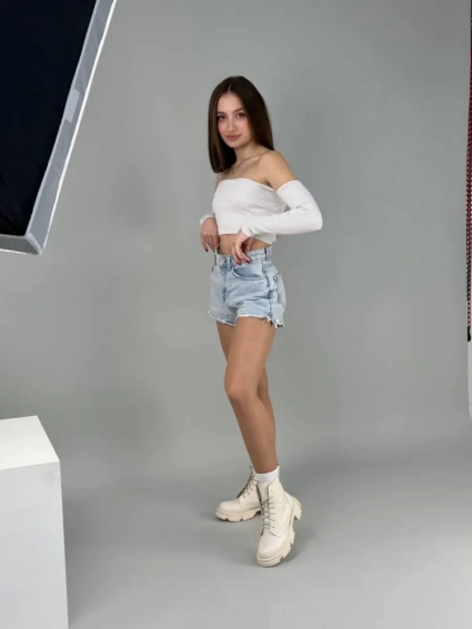 Ботинки женские кожаные молочного цвета на шнурках и с замком зимние фото 23 — интернет-магазин Tapok