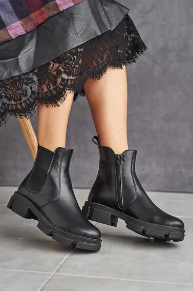 Женские ботинки кожаные зимние черные Чобіток 208 на меху фото 1 — интернет-магазин Tapok