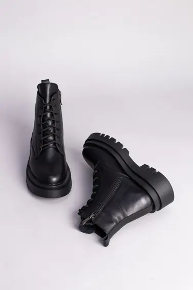 Ботинки женские кожаные черного цвета на байке фото 10 — интернет-магазин Tapok